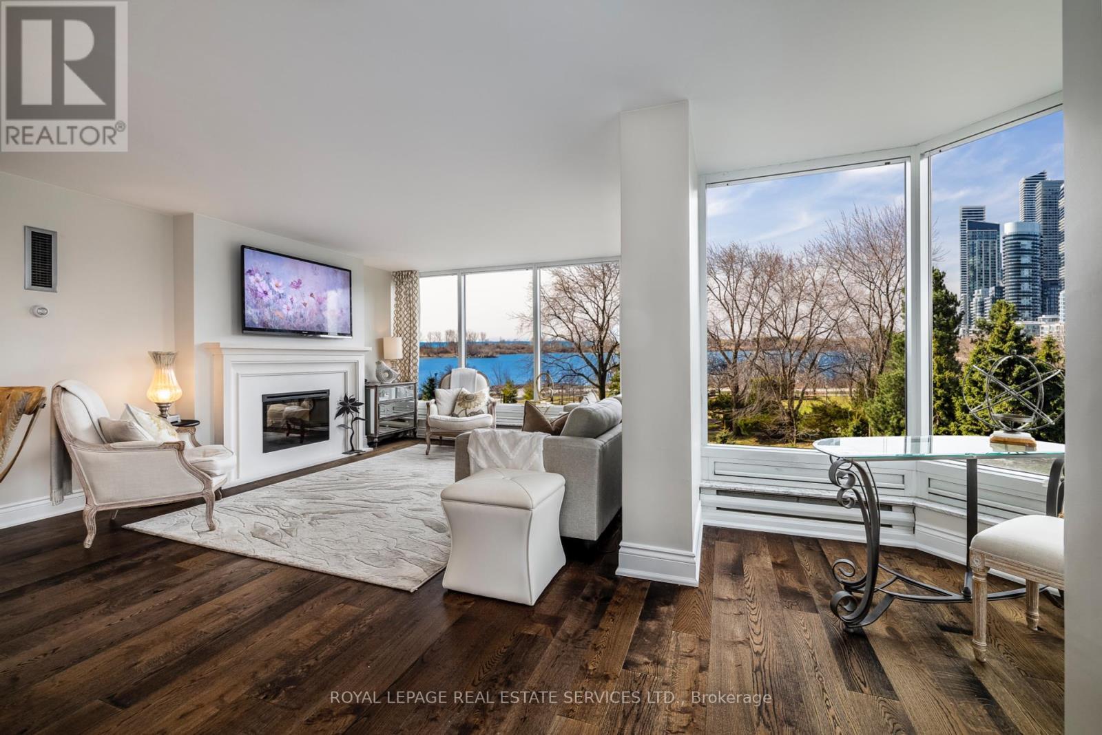 












309 - 1 PALACE PIER COURT

,
Toronto,




Ontario
M8V3W9

