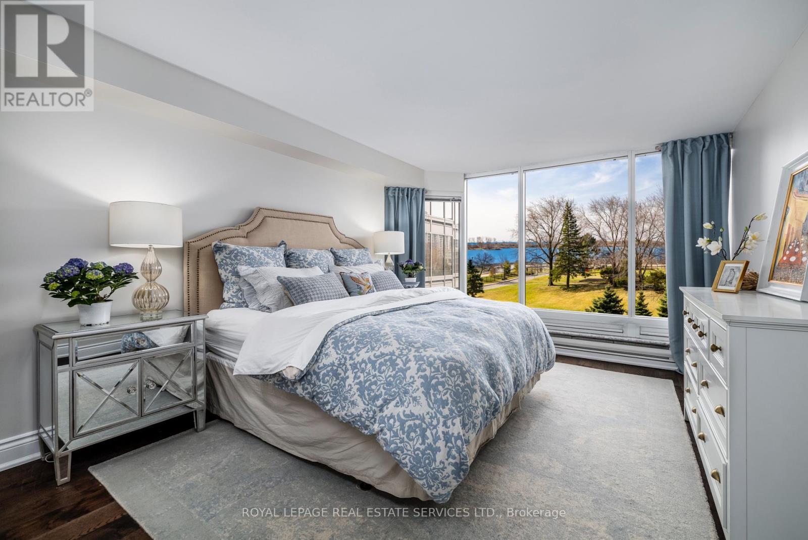 












309 - 1 PALACE PIER COURT

,
Toronto,




Ontario
M8V3W9

