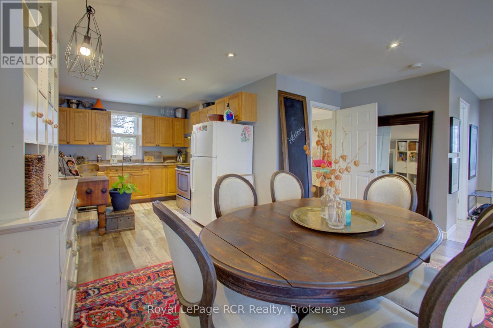












9208 WELLINGTON RD 14 ROAD

,
Wellington North,




Ontario
N0G2E0

