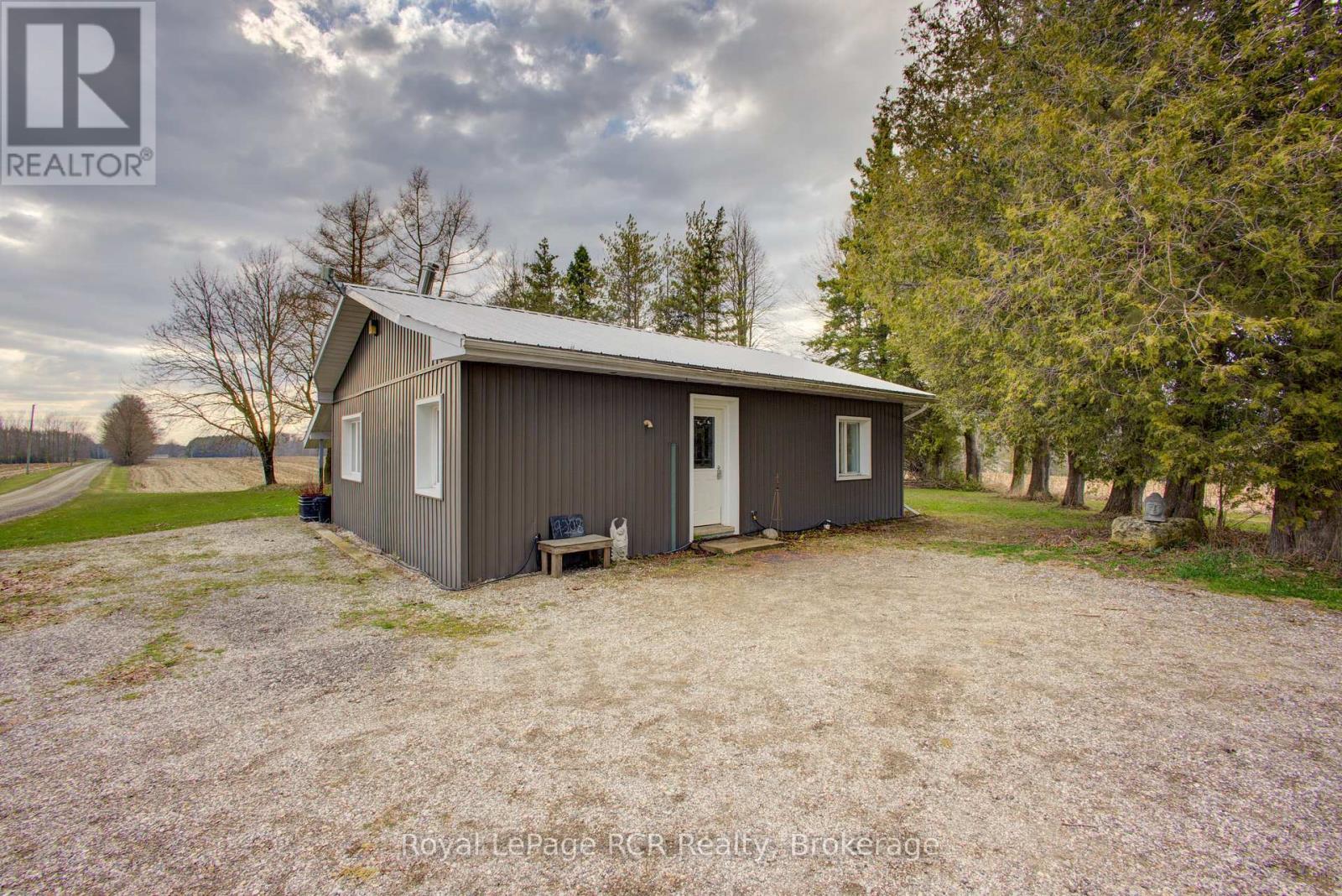 












9208 WELLINGTON RD 14 ROAD

,
Wellington North,




Ontario
N0G2E0

