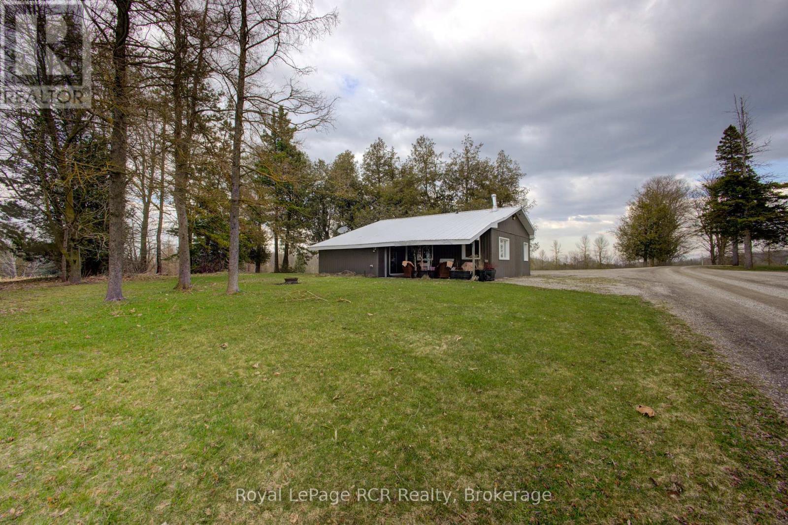 












9208 WELLINGTON RD 14 ROAD

,
Wellington North,




Ontario
N0G2E0

