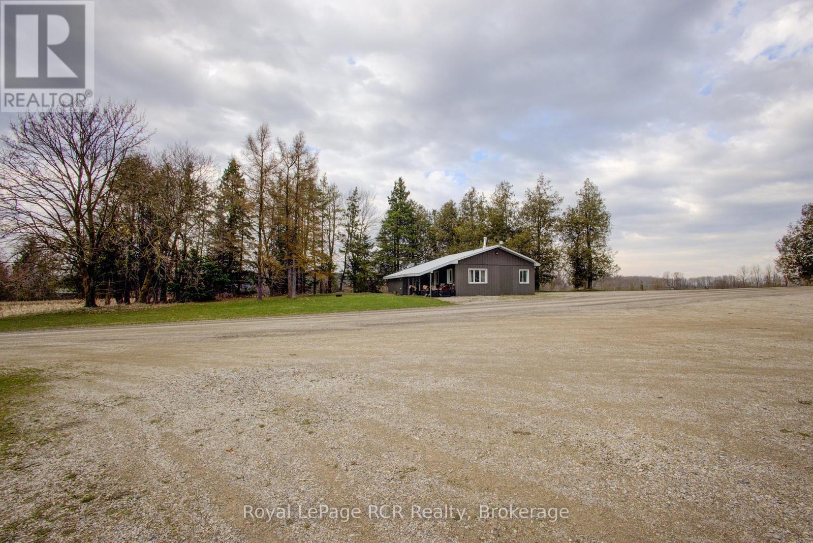 












9208 WELLINGTON RD 14 ROAD

,
Wellington North,




Ontario
N0G2E0

