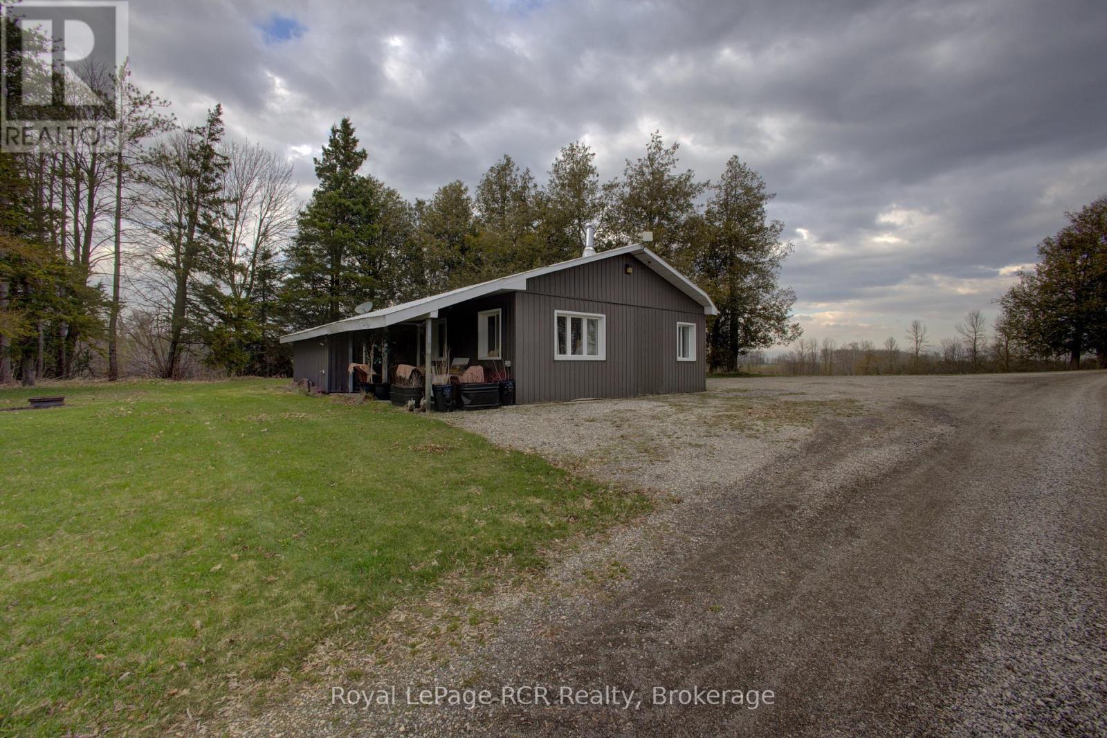 












9208 WELLINGTON RD 14 ROAD

,
Wellington North,




Ontario
N0G2E0

