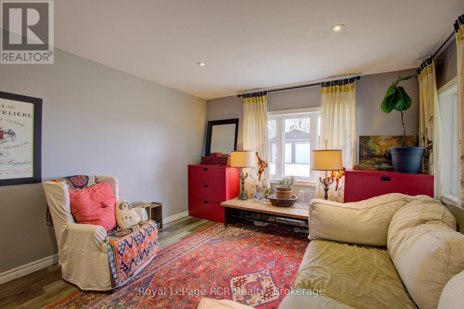 












9208 WELLINGTON RD 14 ROAD

,
Wellington North,




Ontario
N0G2E0


