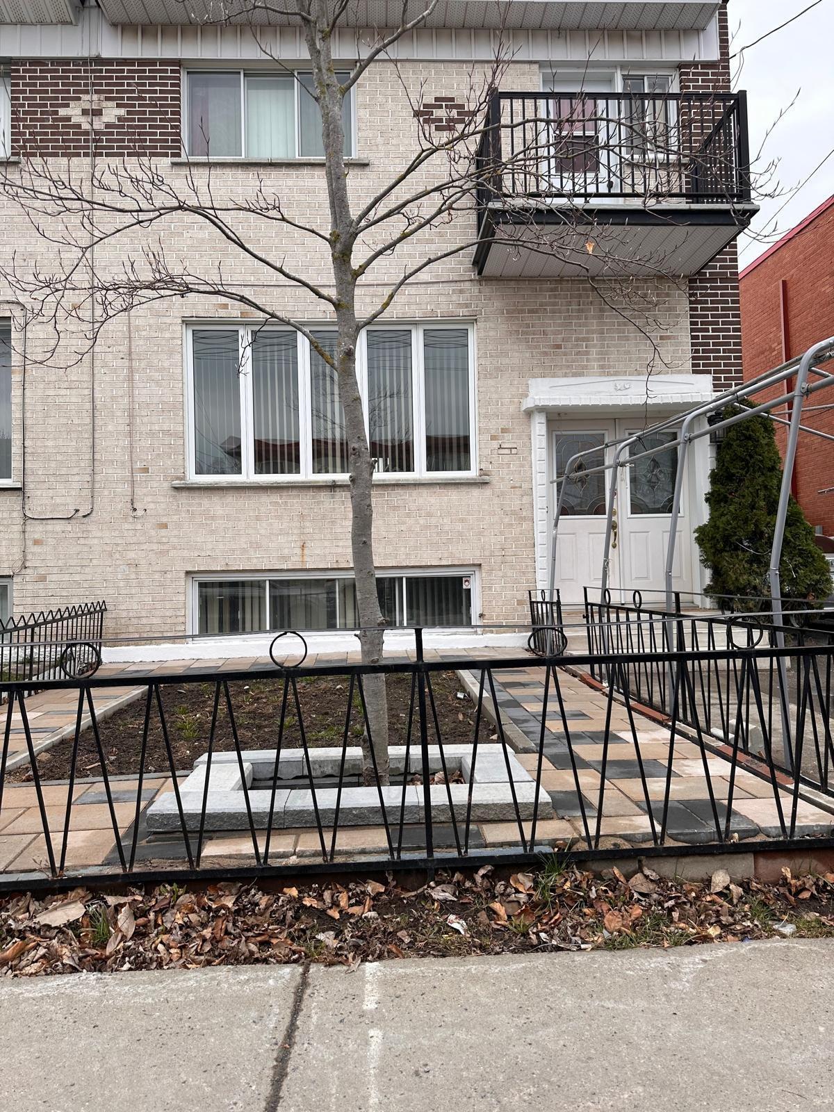 









10532


Av. Pigeon

,
Montréal (Montréal-Nord),




QC
H1G5T9

