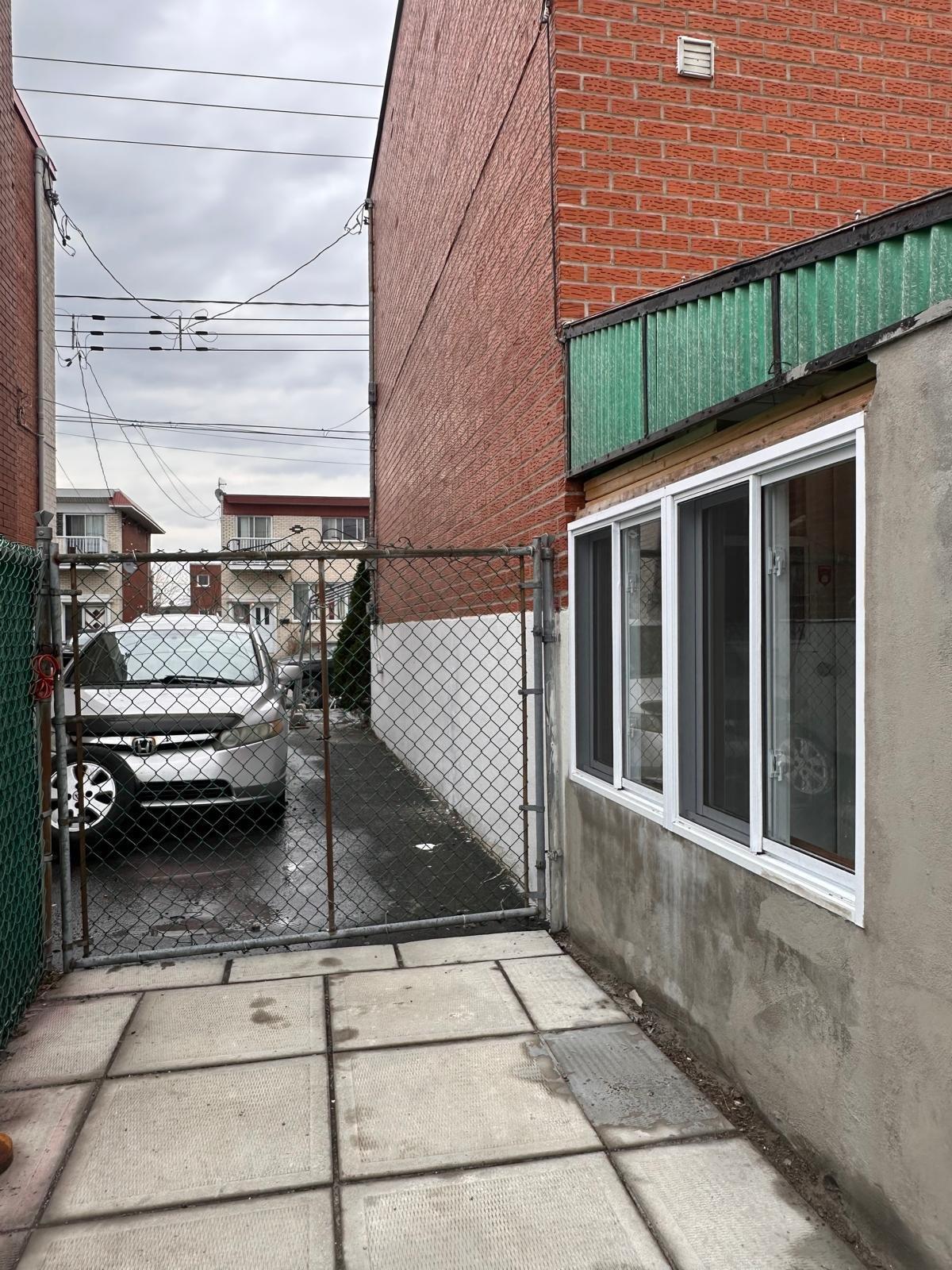 









10532


Av. Pigeon

,
Montréal (Montréal-Nord),




QC
H1G5T9

