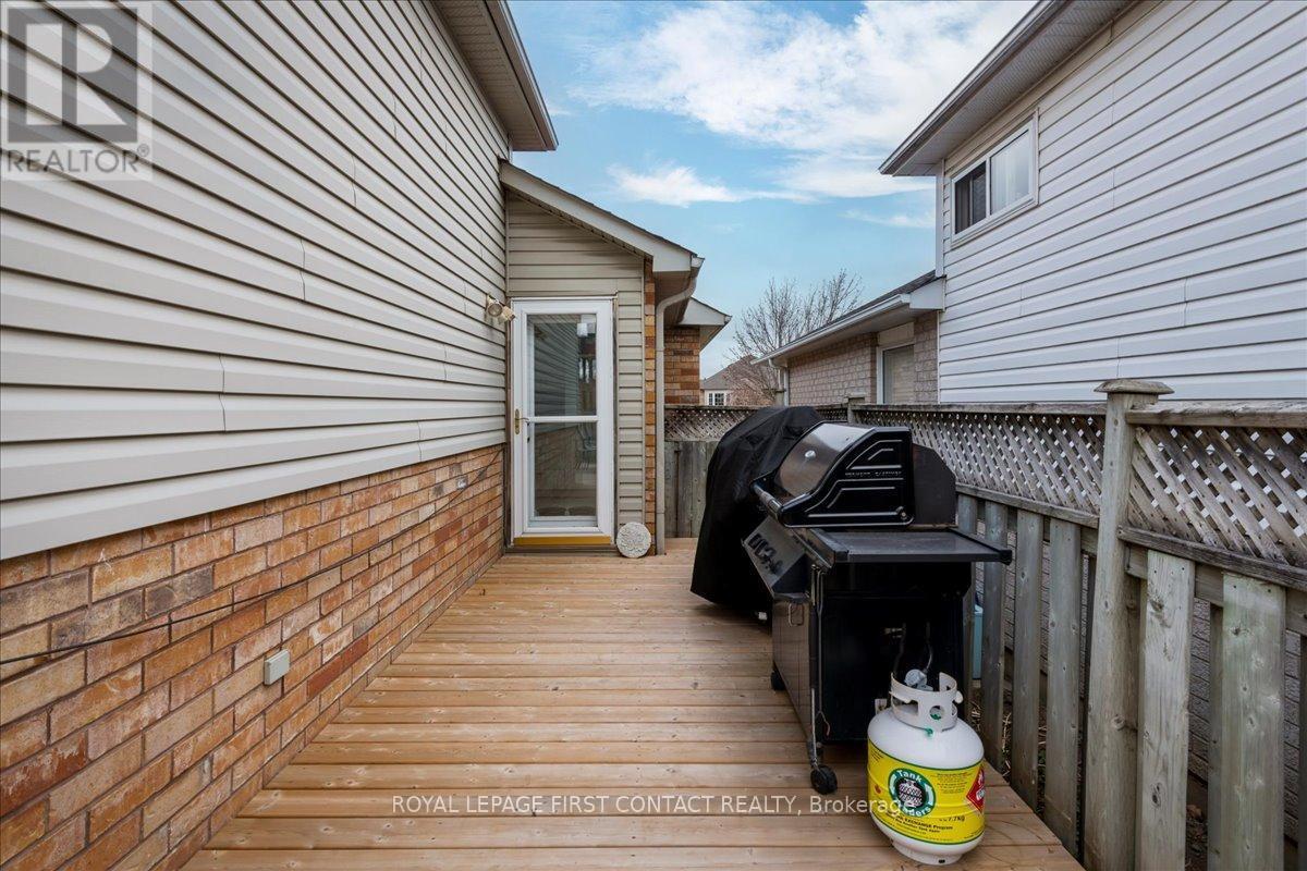 












68 DRAPER CRESCENT

,
Barrie,




Ontario
L4N6B1

