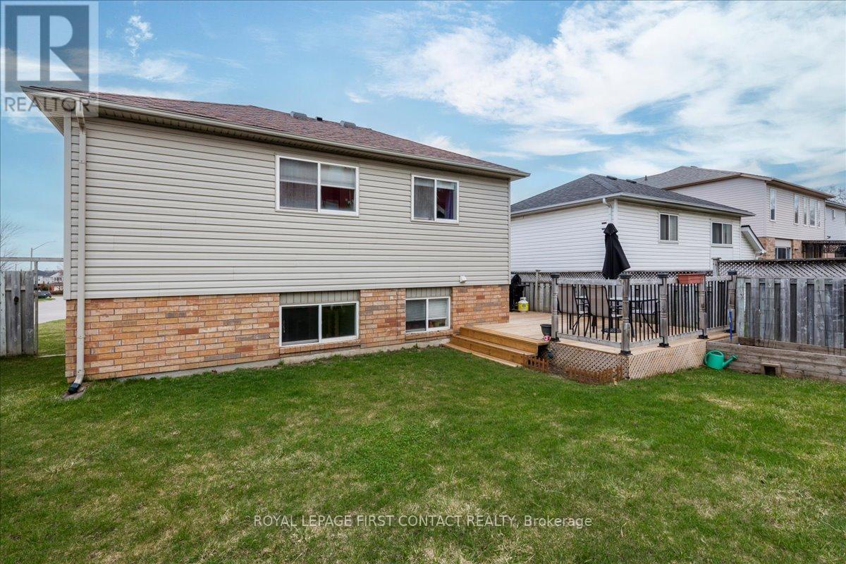 












68 DRAPER CRESCENT

,
Barrie,




Ontario
L4N6B1

