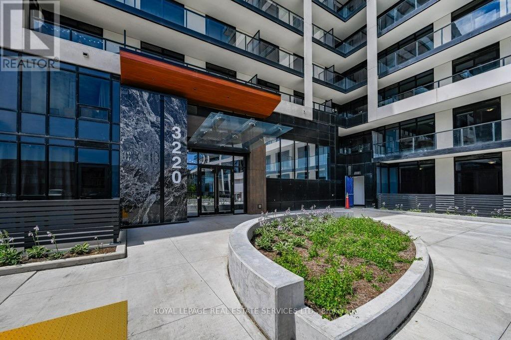 












1014 - 3220 WILLIAM COLTSON AVENUE

,
Oakville,




Ontario
L6H7X9

