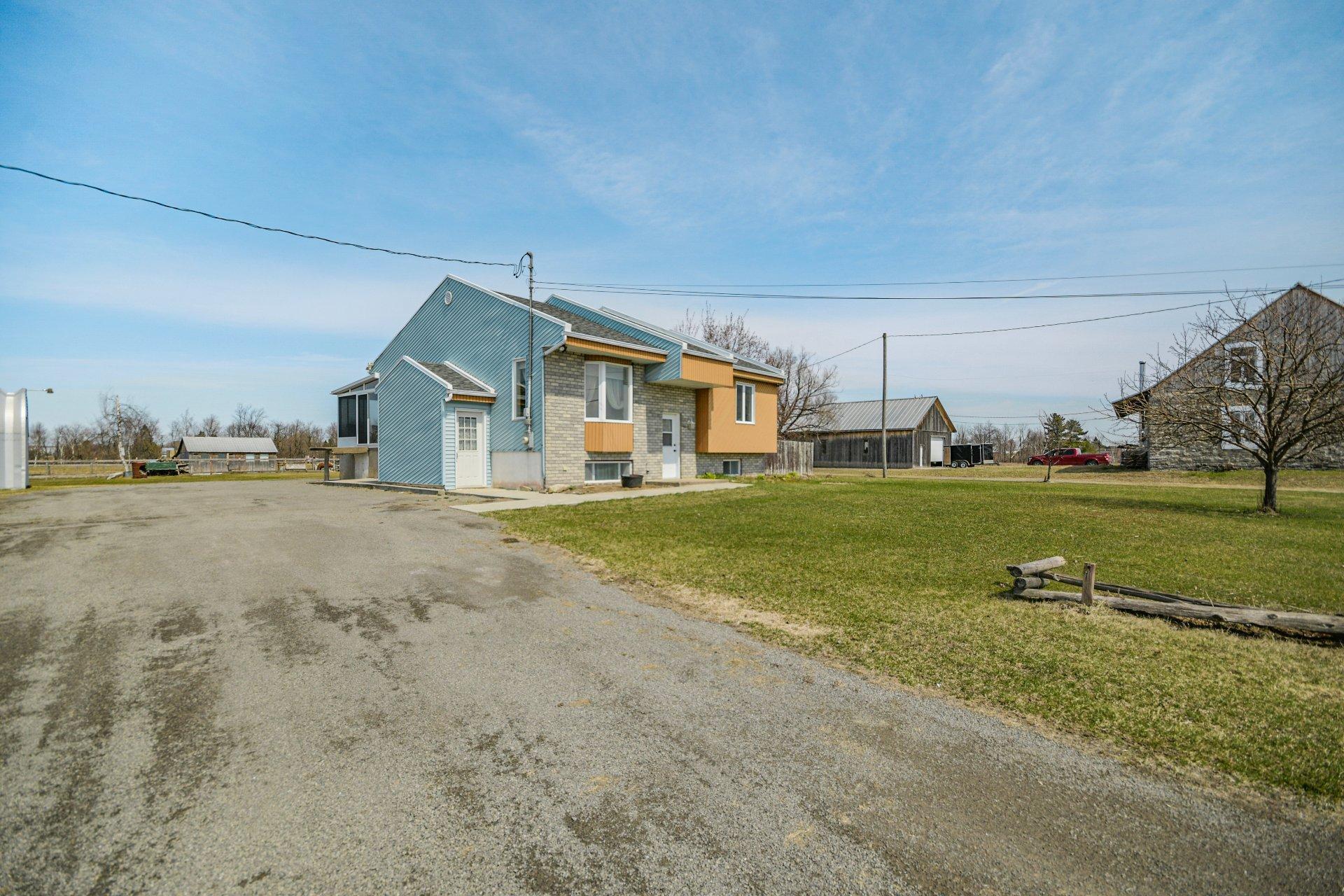 









745


Rg de la Rivière S.

,
Saint-Lin/Laurentides,







QC
J5M2A1

