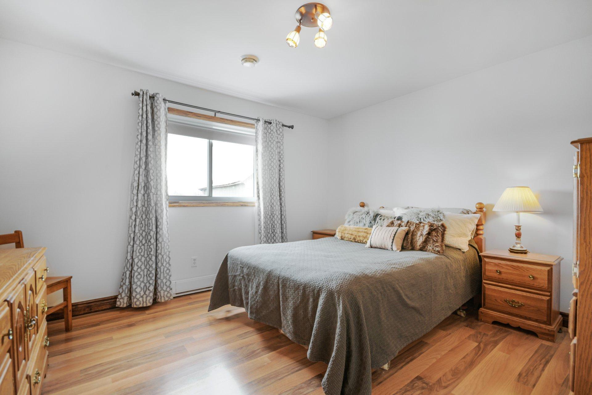 









745


Rg de la Rivière S.

,
Saint-Lin/Laurentides,







QC
J5M2A1

