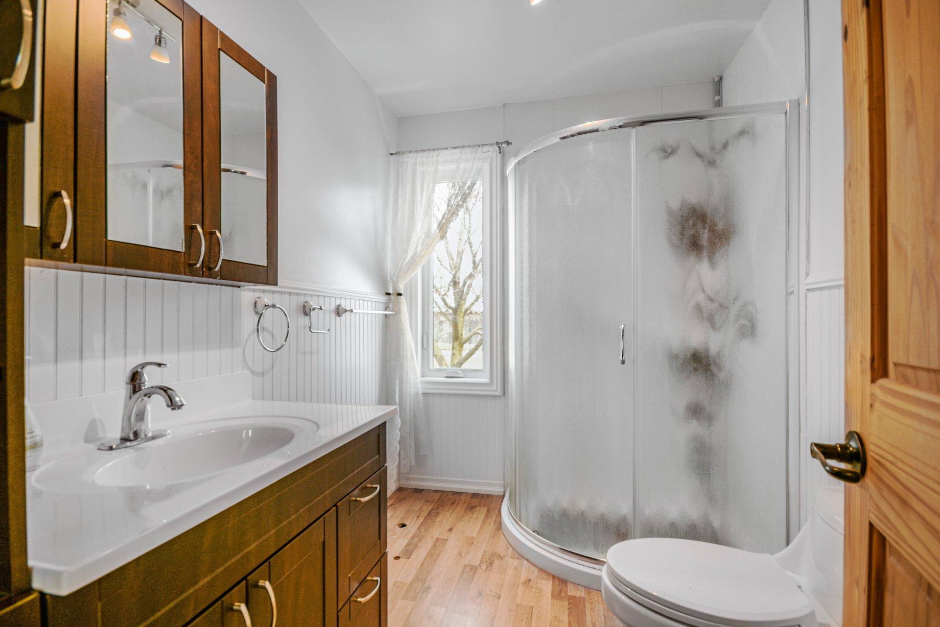 









745


Rg de la Rivière S.

,
Saint-Lin/Laurentides,







QC
J5M2A1

