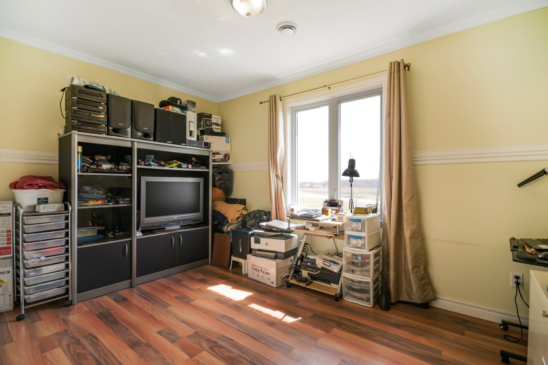 









745


Rg de la Rivière S.

,
Saint-Lin/Laurentides,







QC
J5M2A1

