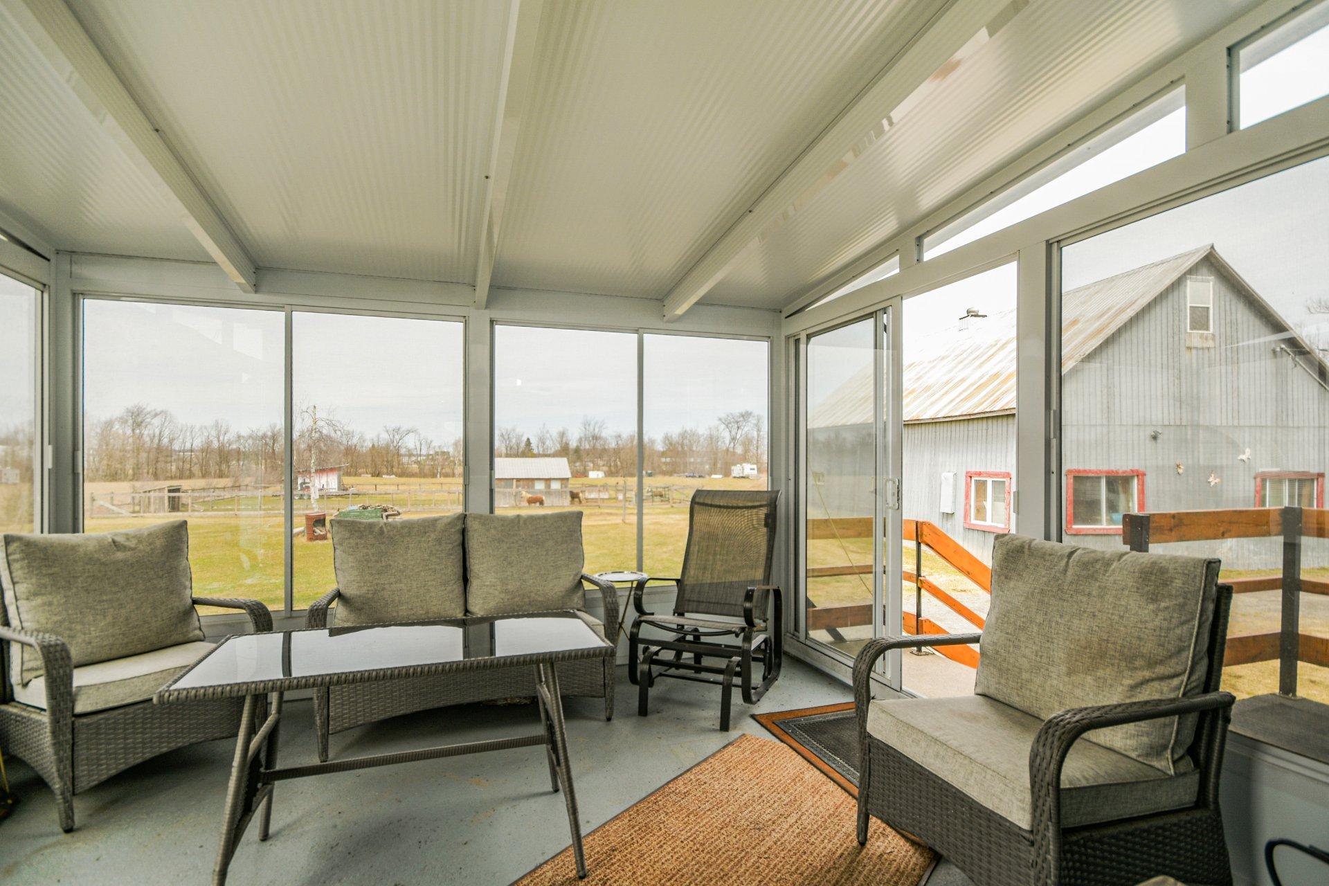 









745


Rg de la Rivière S.

,
Saint-Lin/Laurentides,







QC
J5M2A1

