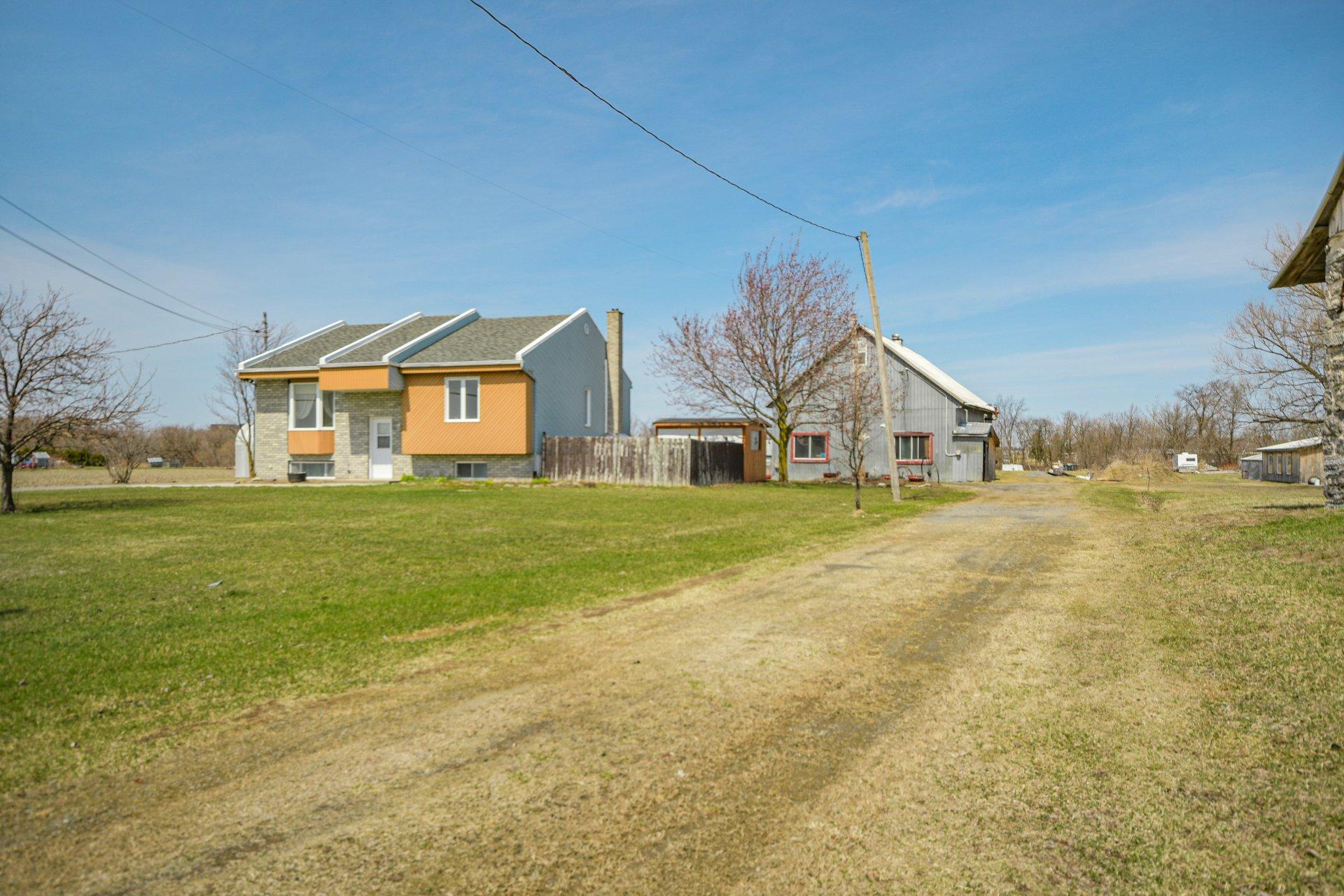 









745


Rg de la Rivière S.

,
Saint-Lin/Laurentides,







QC
J5M2A1

