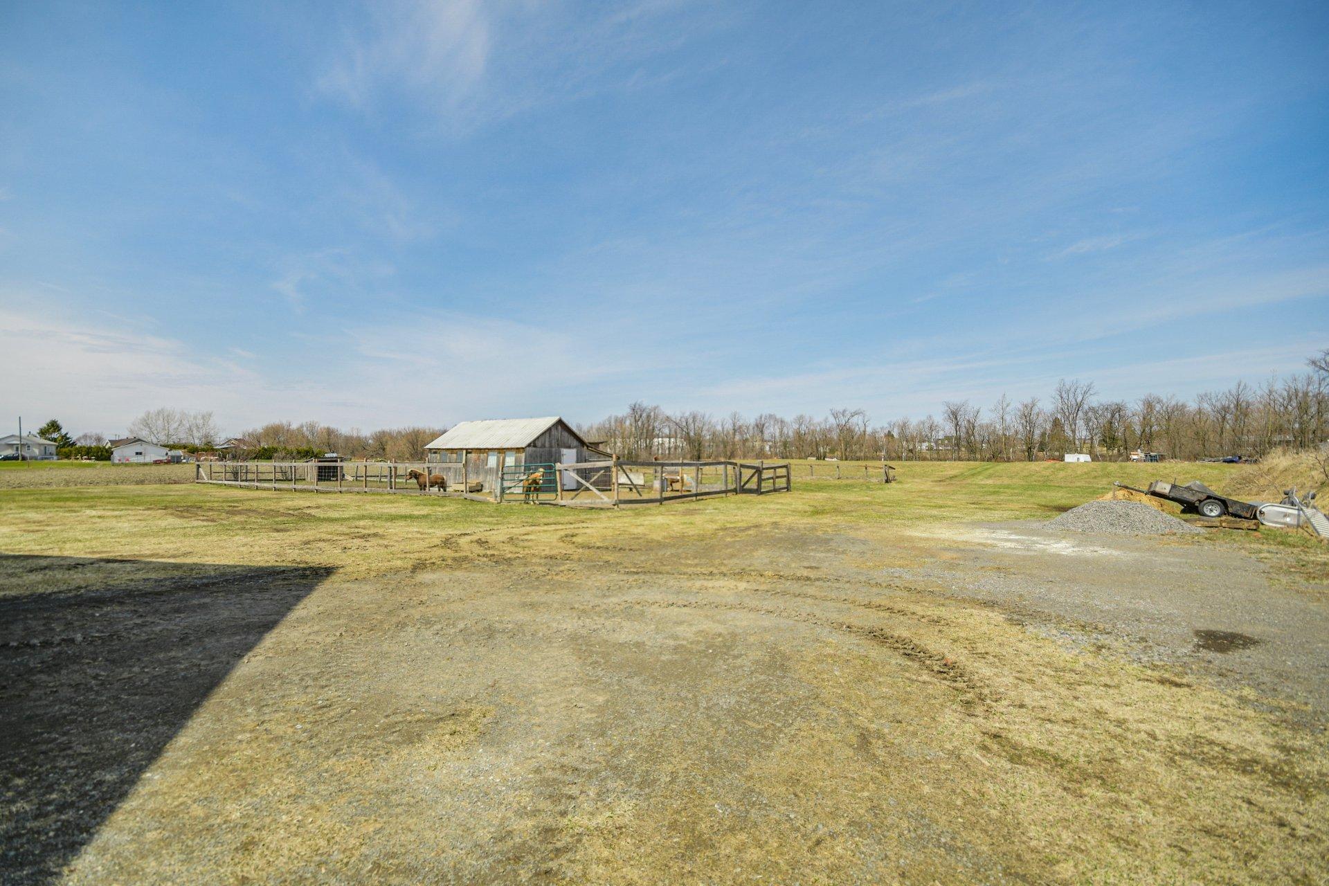 









745


Rg de la Rivière S.

,
Saint-Lin/Laurentides,







QC
J5M2A1

