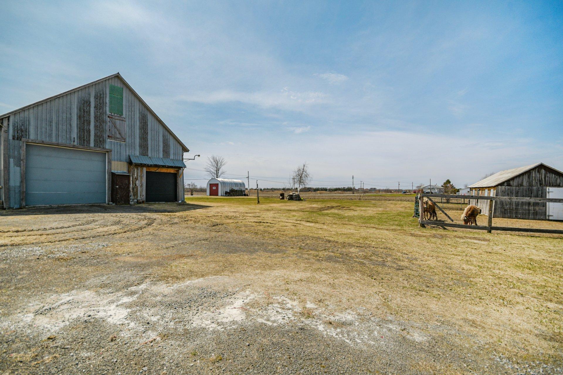 









745


Rg de la Rivière S.

,
Saint-Lin/Laurentides,







QC
J5M2A1

