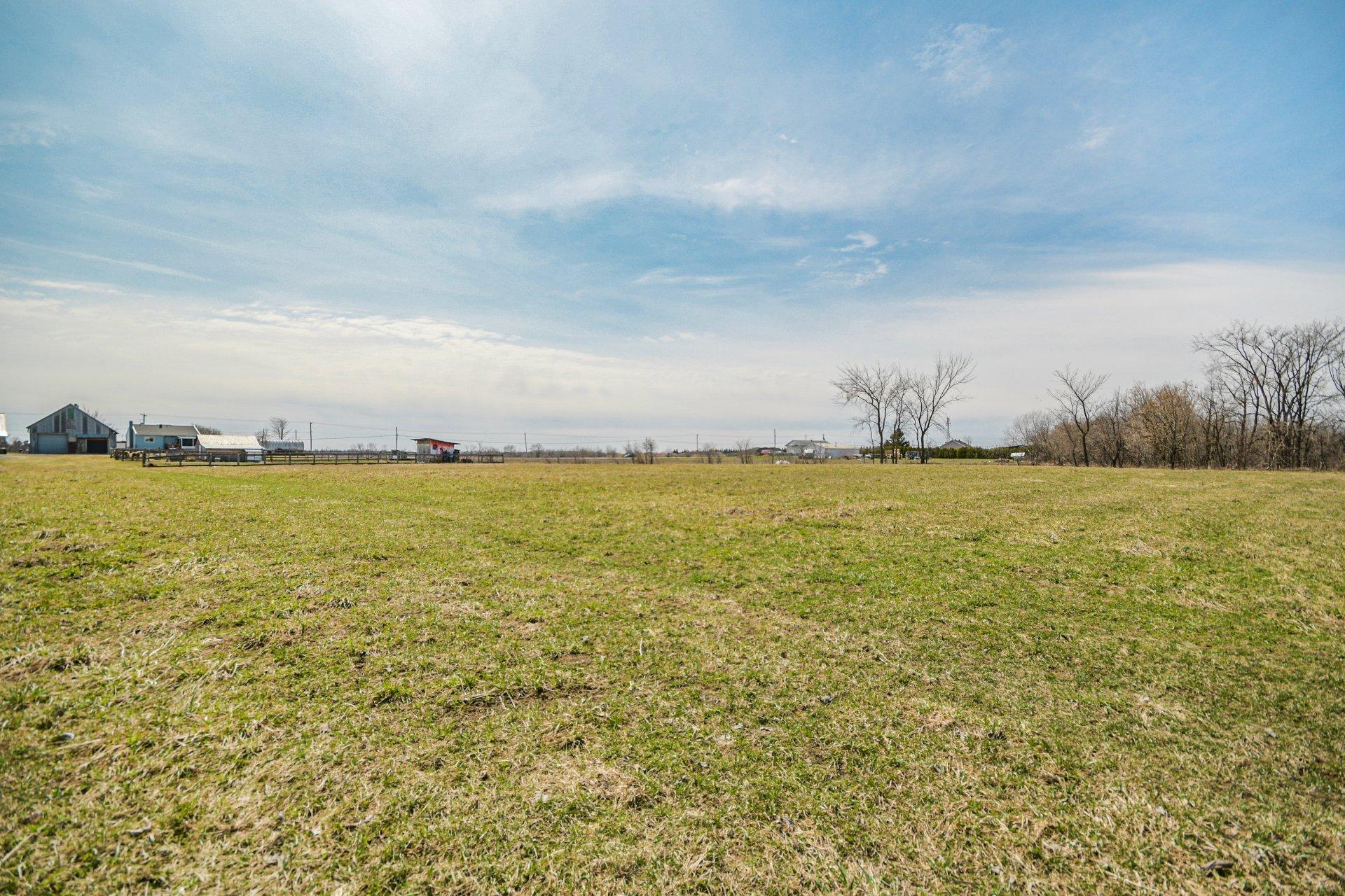 









745


Rg de la Rivière S.

,
Saint-Lin/Laurentides,







QC
J5M2A1

