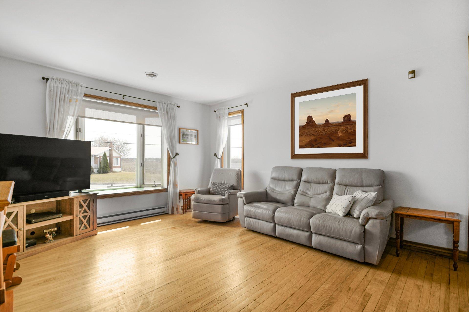 









745


Rg de la Rivière S.

,
Saint-Lin/Laurentides,







QC
J5M2A1

