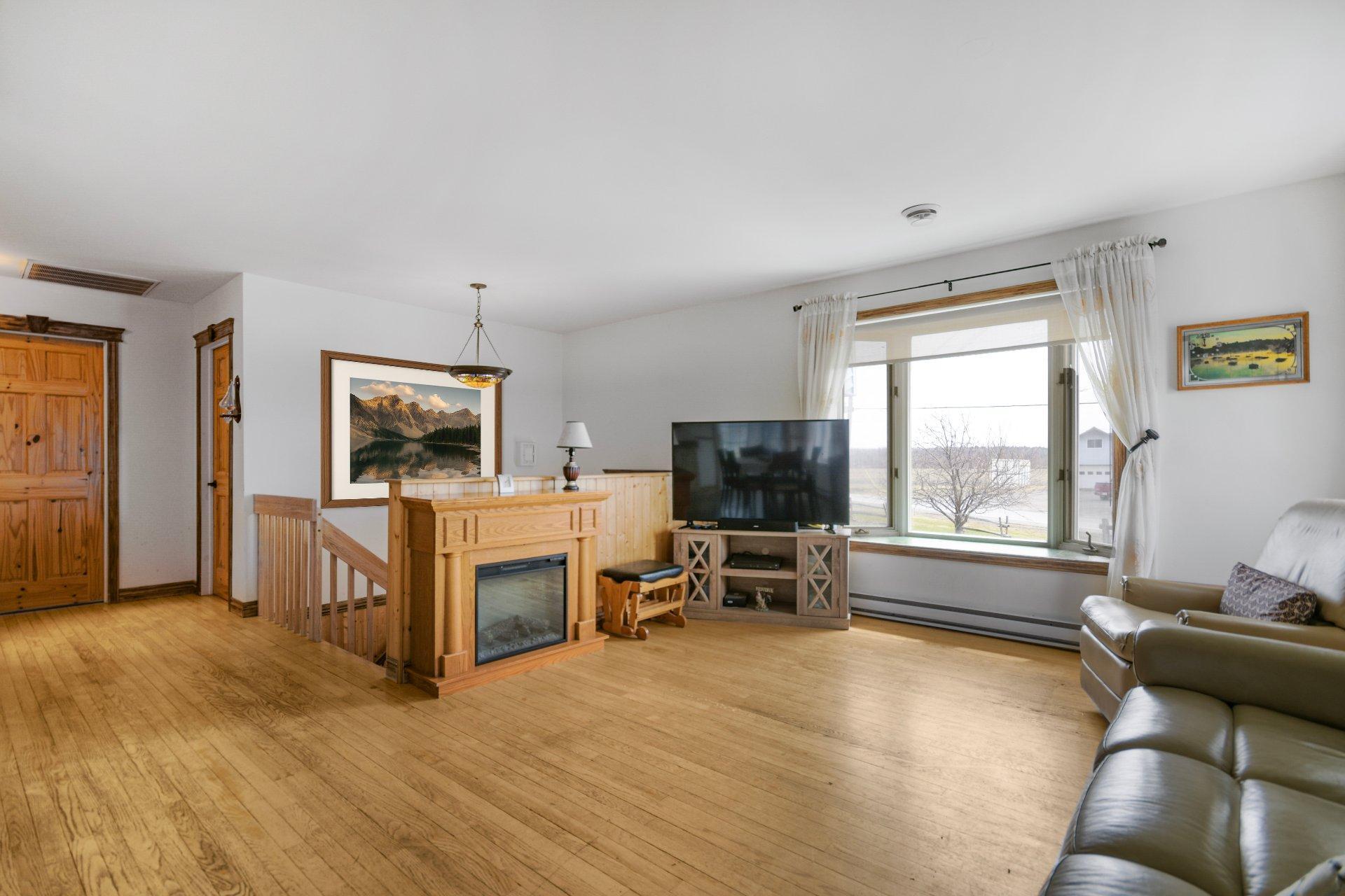 









745


Rg de la Rivière S.

,
Saint-Lin/Laurentides,







QC
J5M2A1

