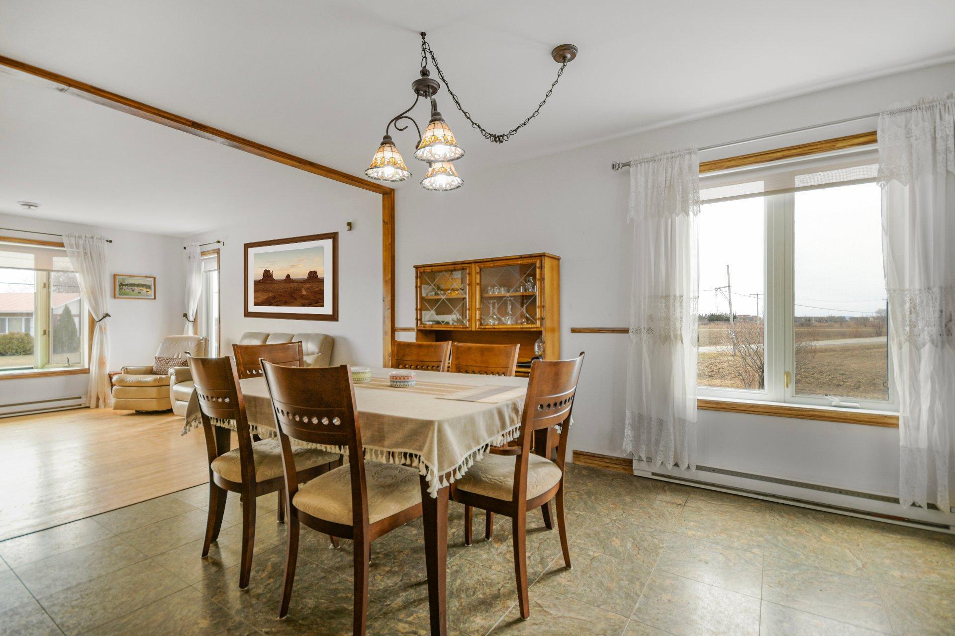 









745


Rg de la Rivière S.

,
Saint-Lin/Laurentides,







QC
J5M2A1

