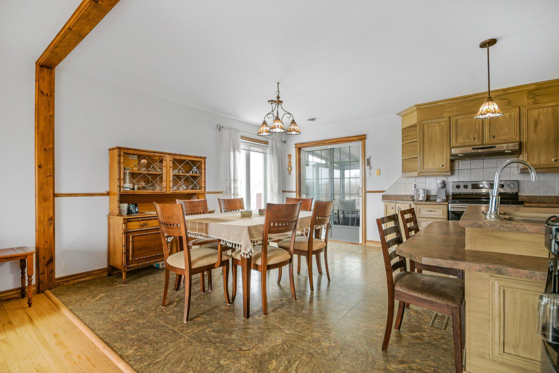 









745


Rg de la Rivière S.

,
Saint-Lin/Laurentides,







QC
J5M2A1

