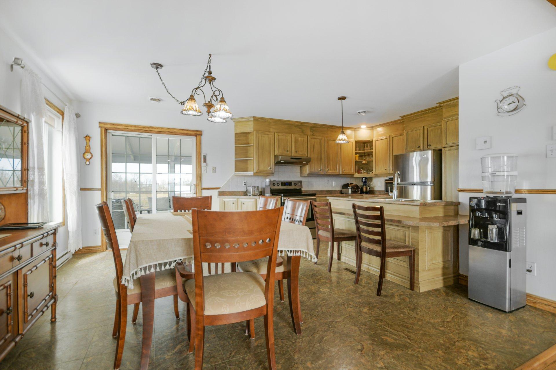 









745


Rg de la Rivière S.

,
Saint-Lin/Laurentides,







QC
J5M2A1

