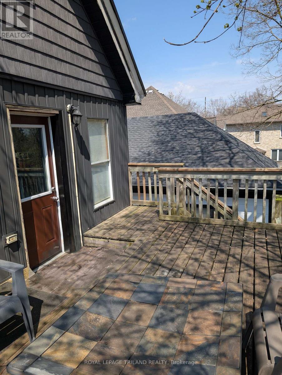 












18 FORWARD AVENUE

,
London North (North N),




Ontario
N6H1B6

