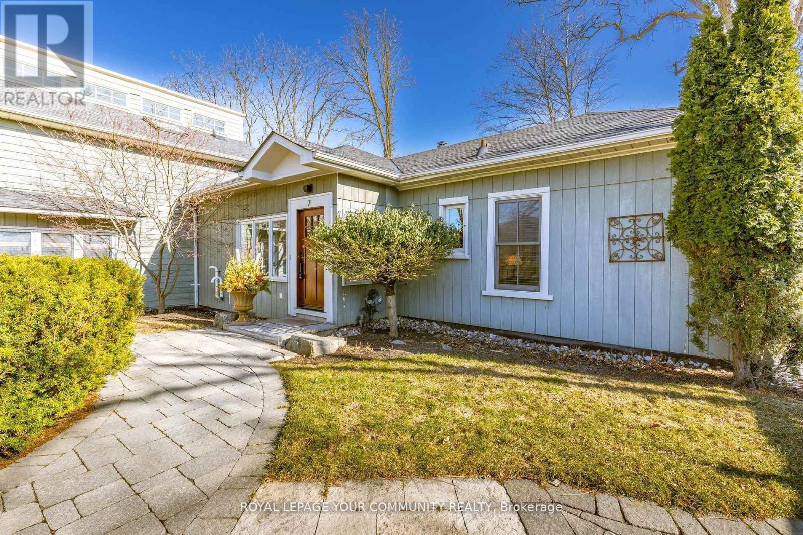 












7 BUTTONVILLE CRESCENT E

,
Markham,




Ontario
L3R0J9


