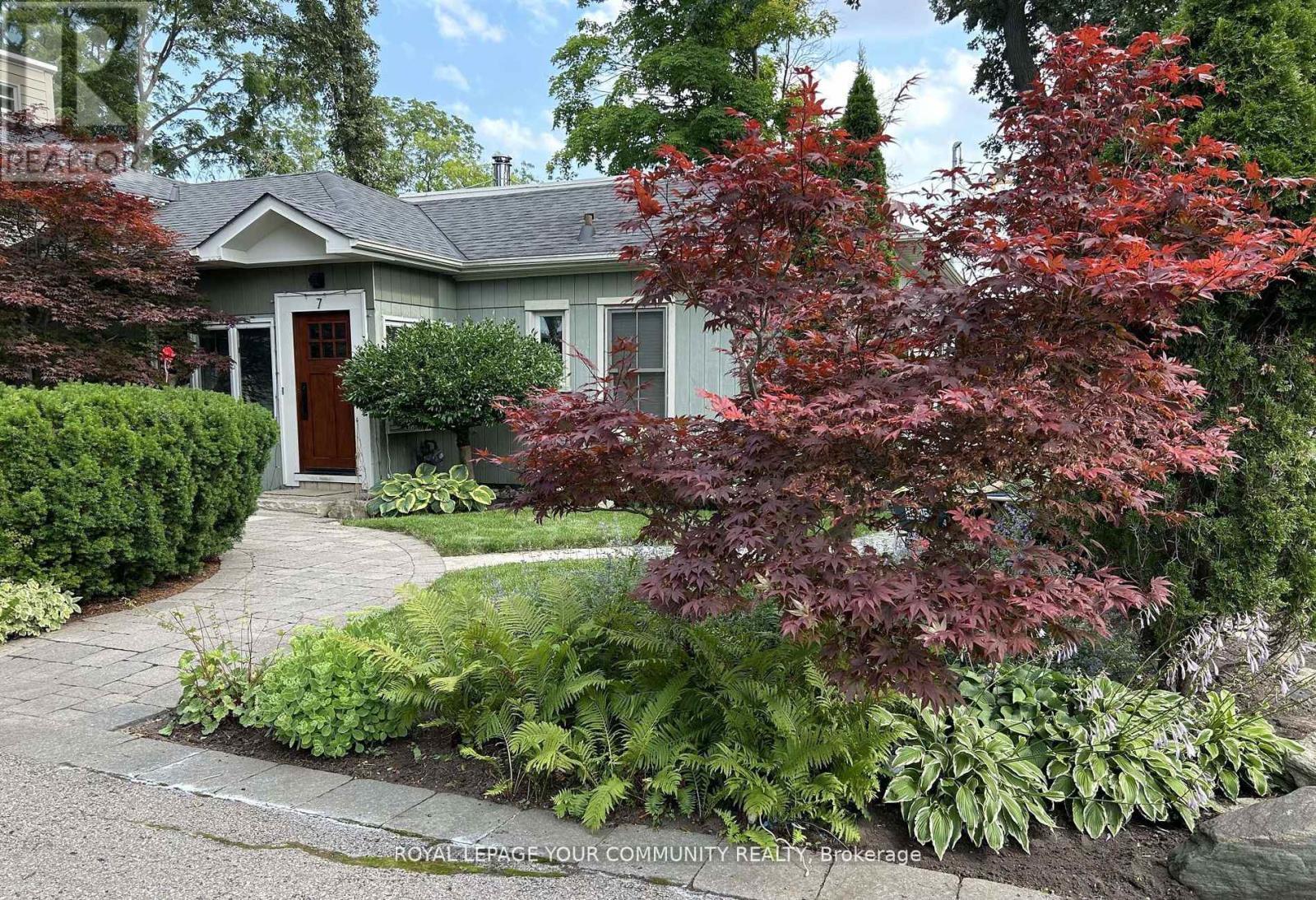 












7 BUTTONVILLE CRESCENT E

,
Markham,




Ontario
L3R0J9

