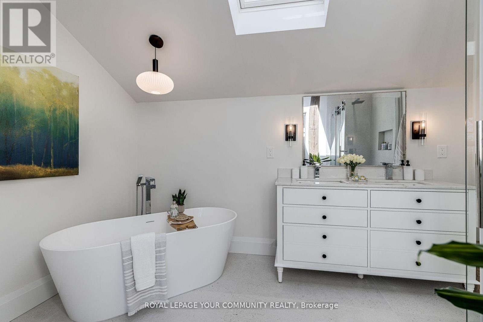 












7 BUTTONVILLE CRESCENT E

,
Markham,




Ontario
L3R0J9

