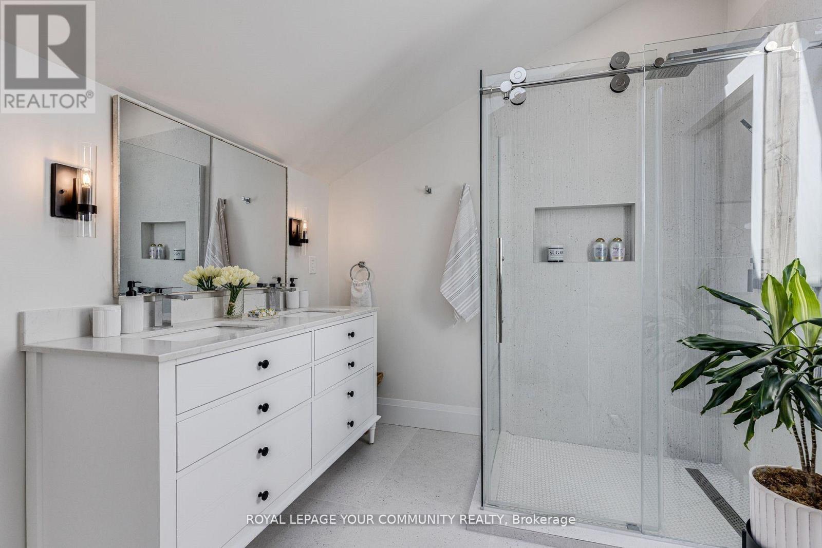 












7 BUTTONVILLE CRESCENT E

,
Markham,




Ontario
L3R0J9


