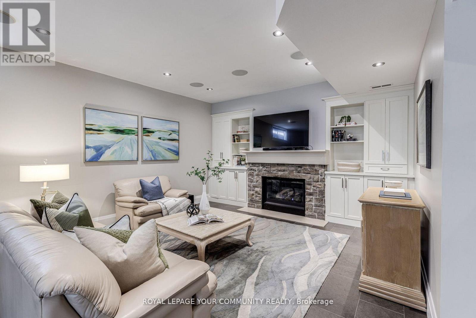 












7 BUTTONVILLE CRESCENT E

,
Markham,




Ontario
L3R0J9

