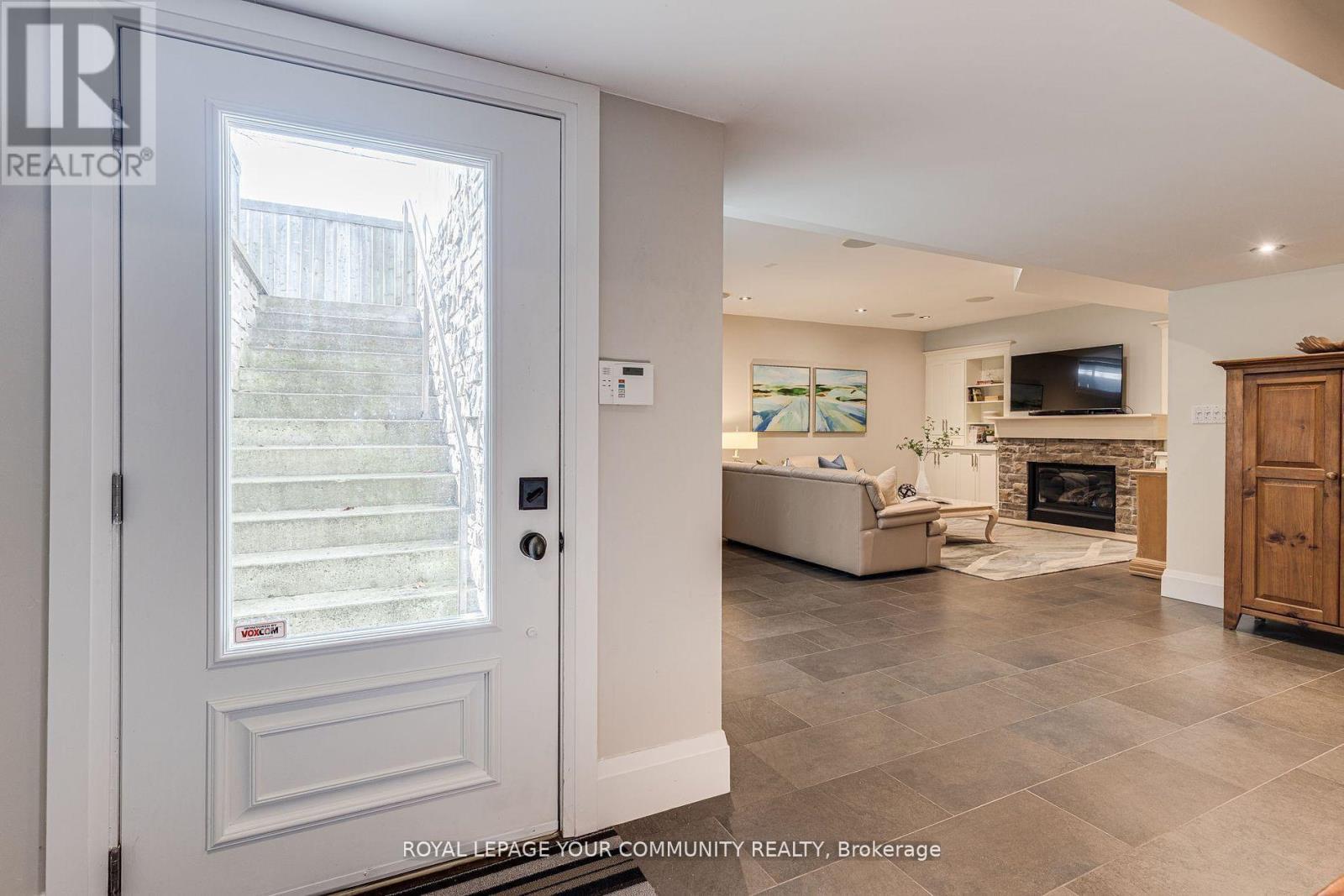 












7 BUTTONVILLE CRESCENT E

,
Markham,




Ontario
L3R0J9

