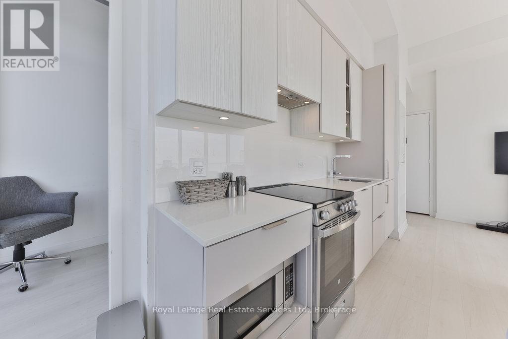 












6005 - 3900 CONFEDERATION PARKWAY

,
Mississauga (City Centre),




Ontario
L5B0M3

