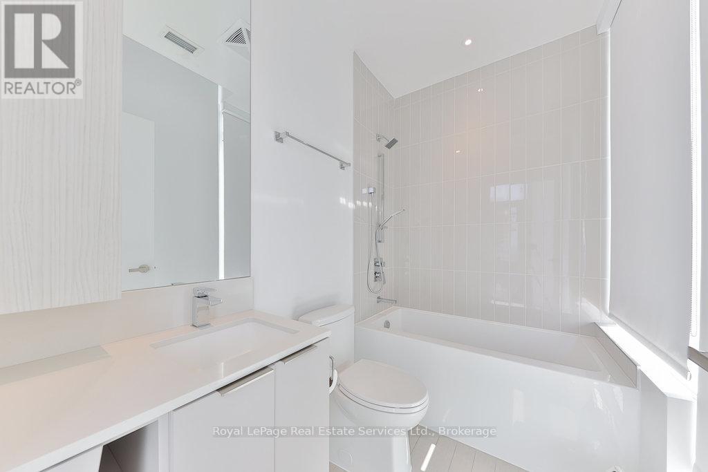 












6005 - 3900 CONFEDERATION PARKWAY

,
Mississauga (City Centre),




Ontario
L5B0M3

