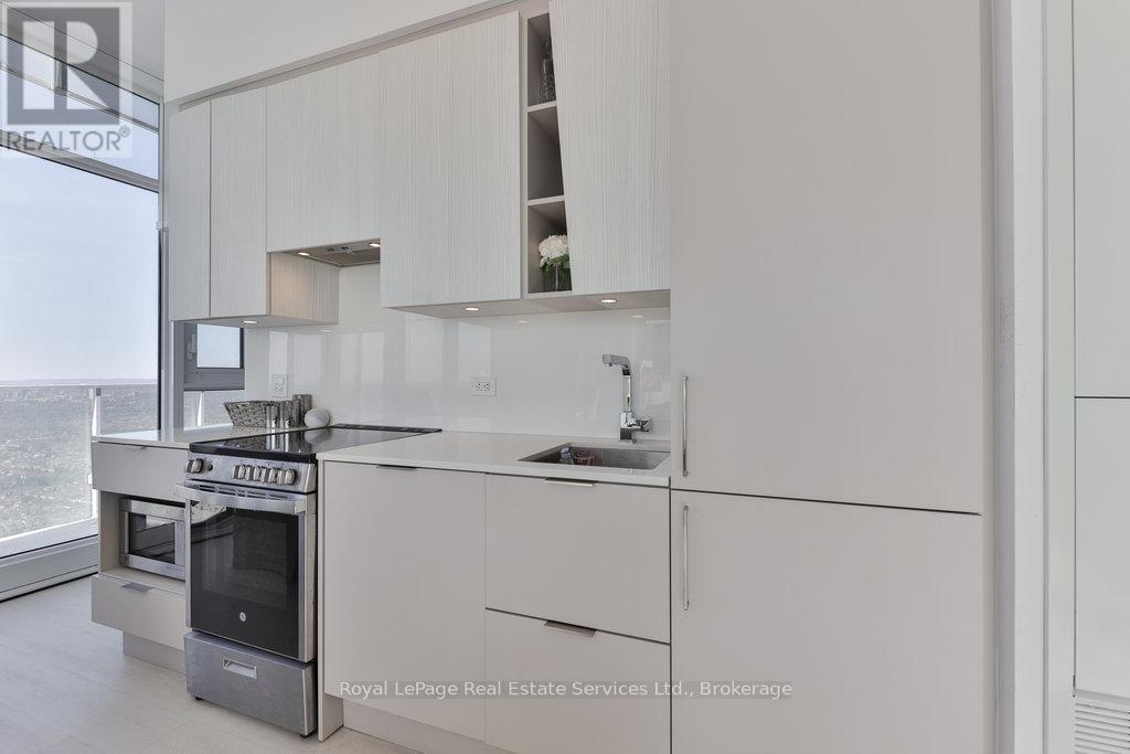 












6005 - 3900 CONFEDERATION PARKWAY

,
Mississauga (City Centre),




Ontario
L5B0M3

