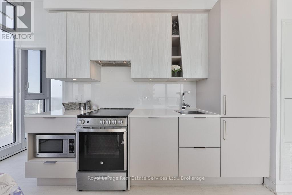 












6005 - 3900 CONFEDERATION PARKWAY

,
Mississauga (City Centre),




Ontario
L5B0M3

