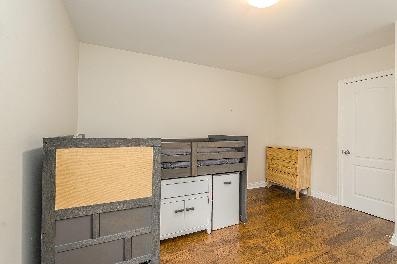 









417


Rue Langlois

,
Magog,




QC
J1X3K5

