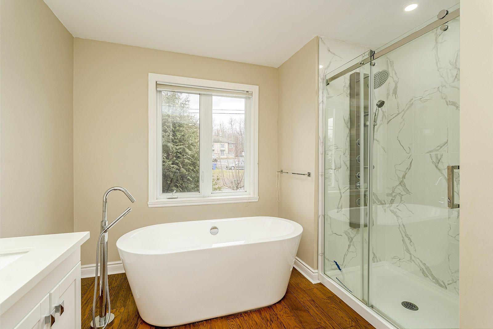 









417


Rue Langlois

,
Magog,




QC
J1X3K5

