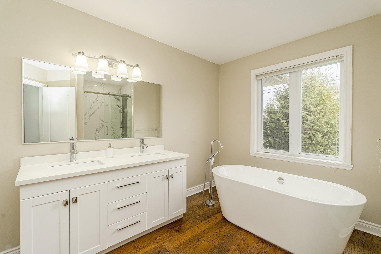









417


Rue Langlois

,
Magog,




QC
J1X3K5

