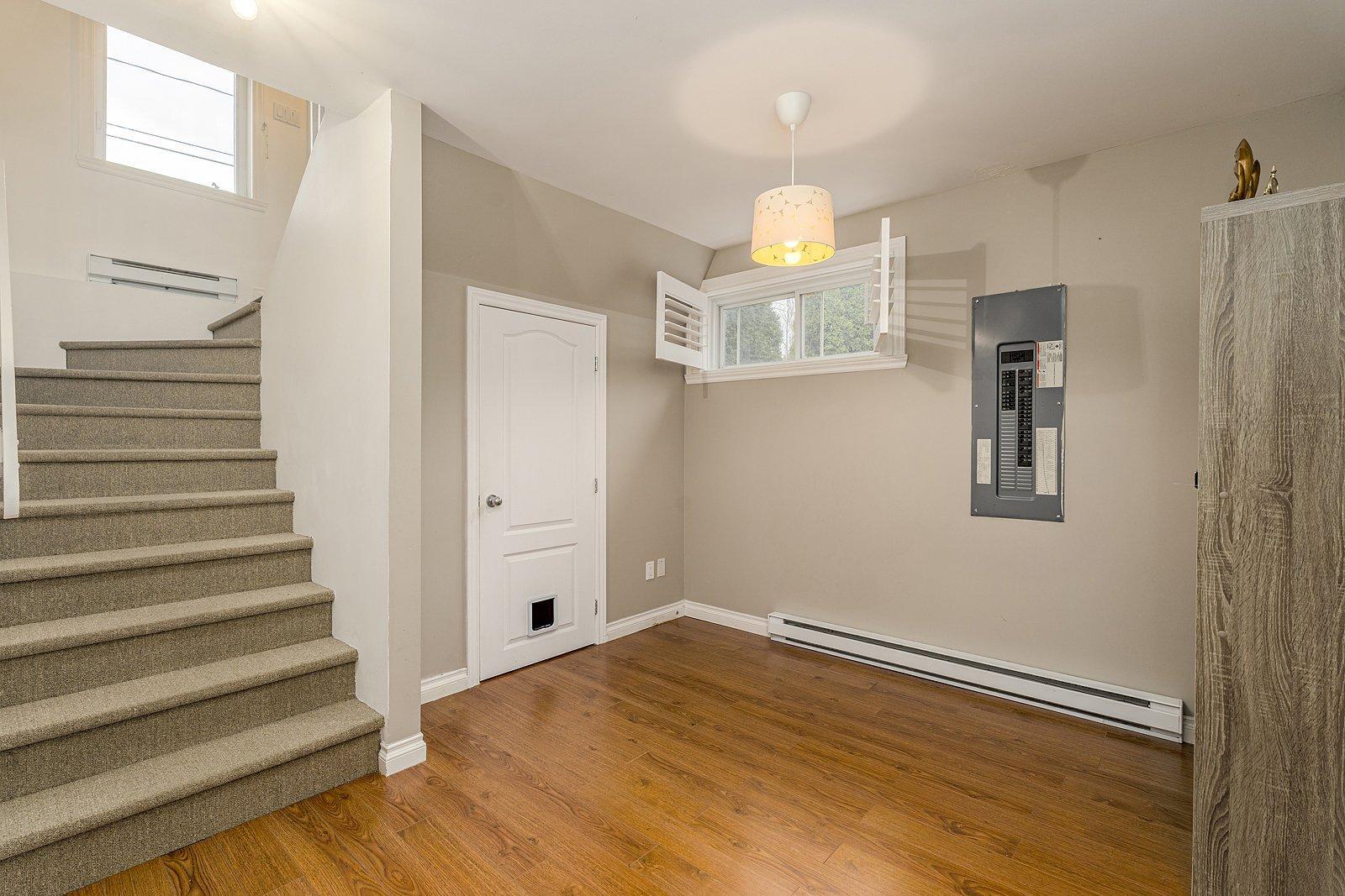 









417


Rue Langlois

,
Magog,




QC
J1X3K5

