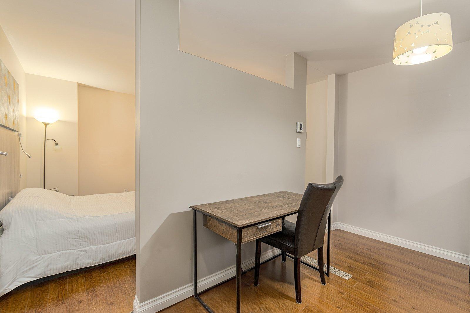 









417


Rue Langlois

,
Magog,




QC
J1X3K5

