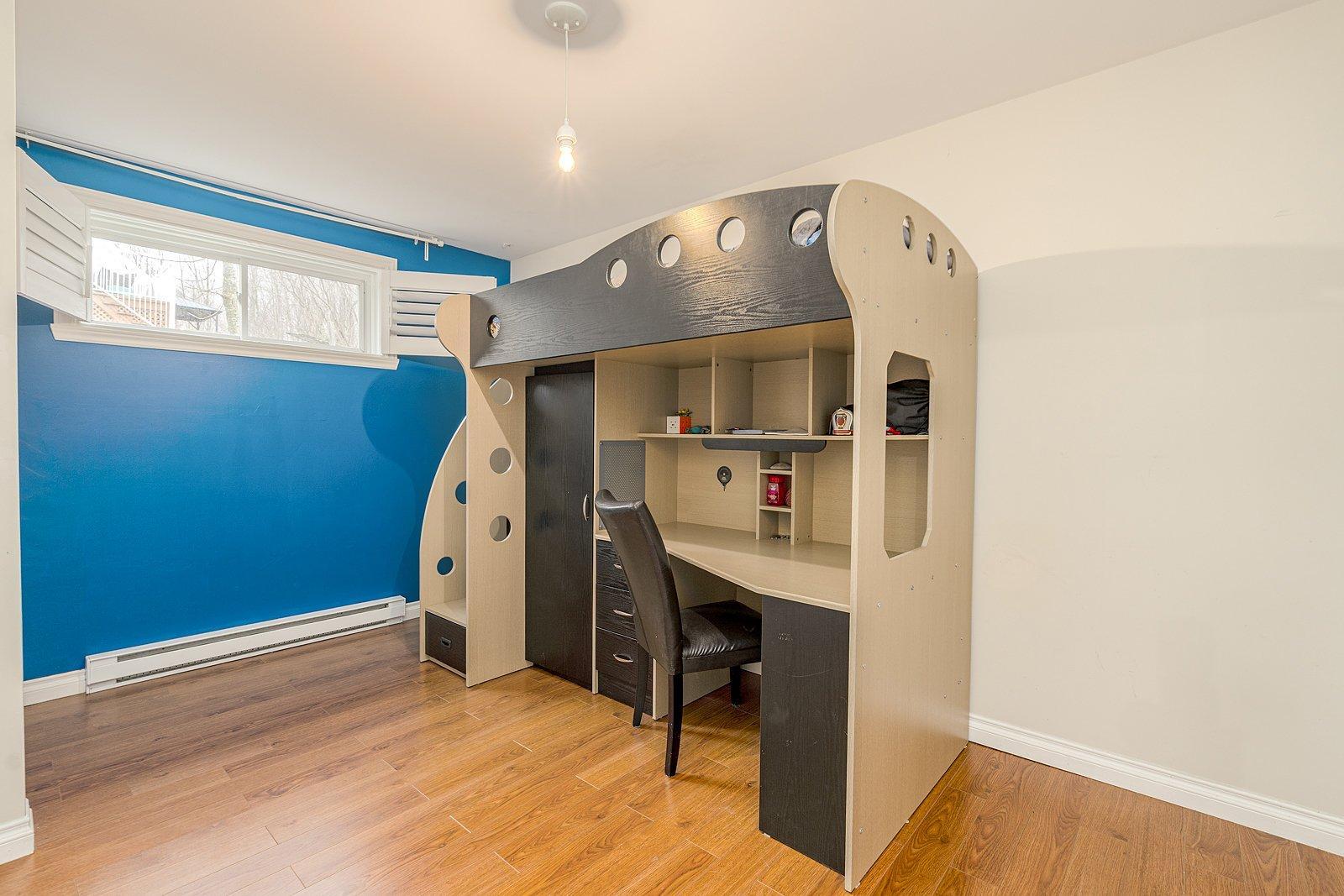 









417


Rue Langlois

,
Magog,




QC
J1X3K5

