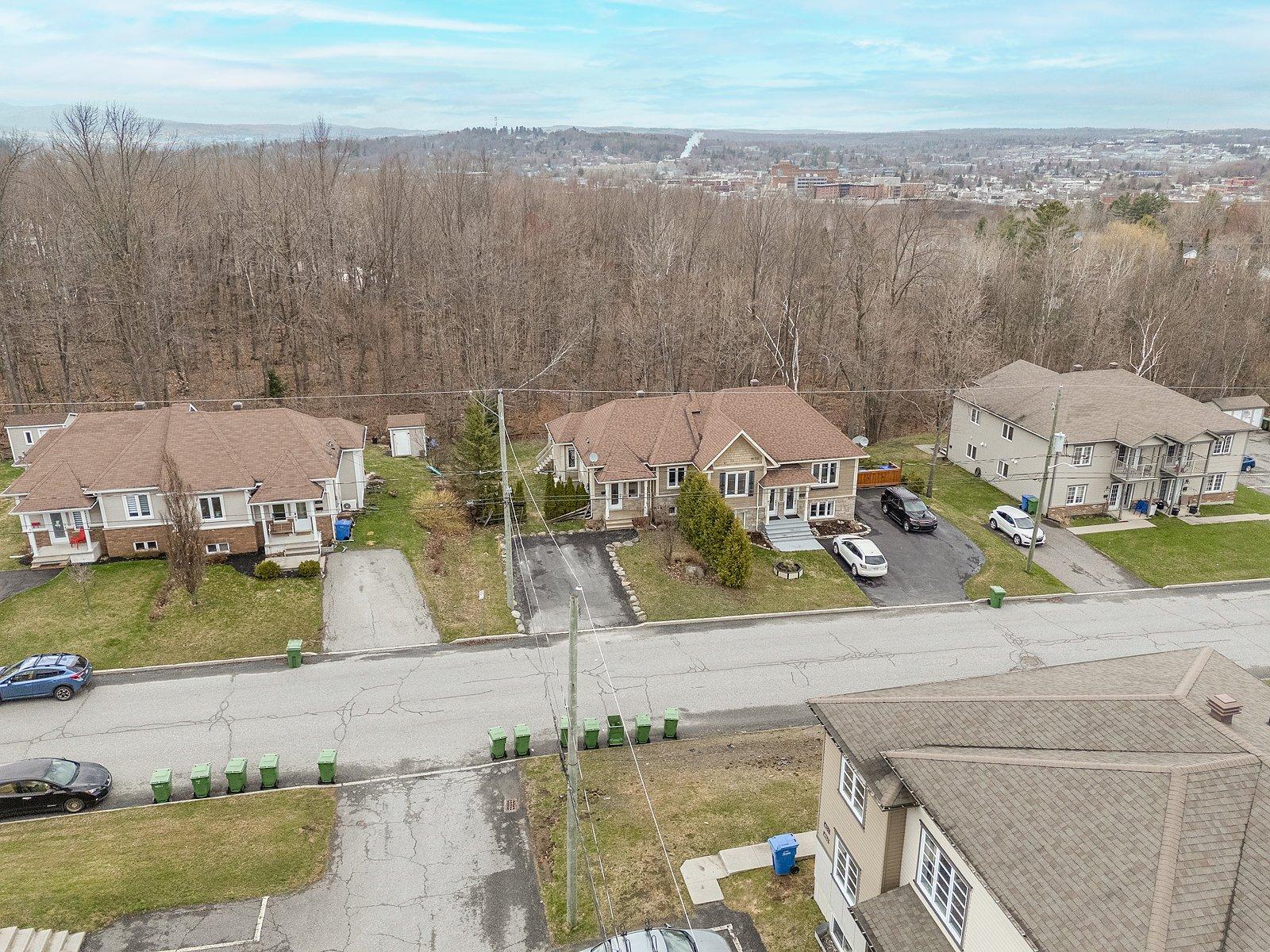 









417


Rue Langlois

,
Magog,




QC
J1X3K5

