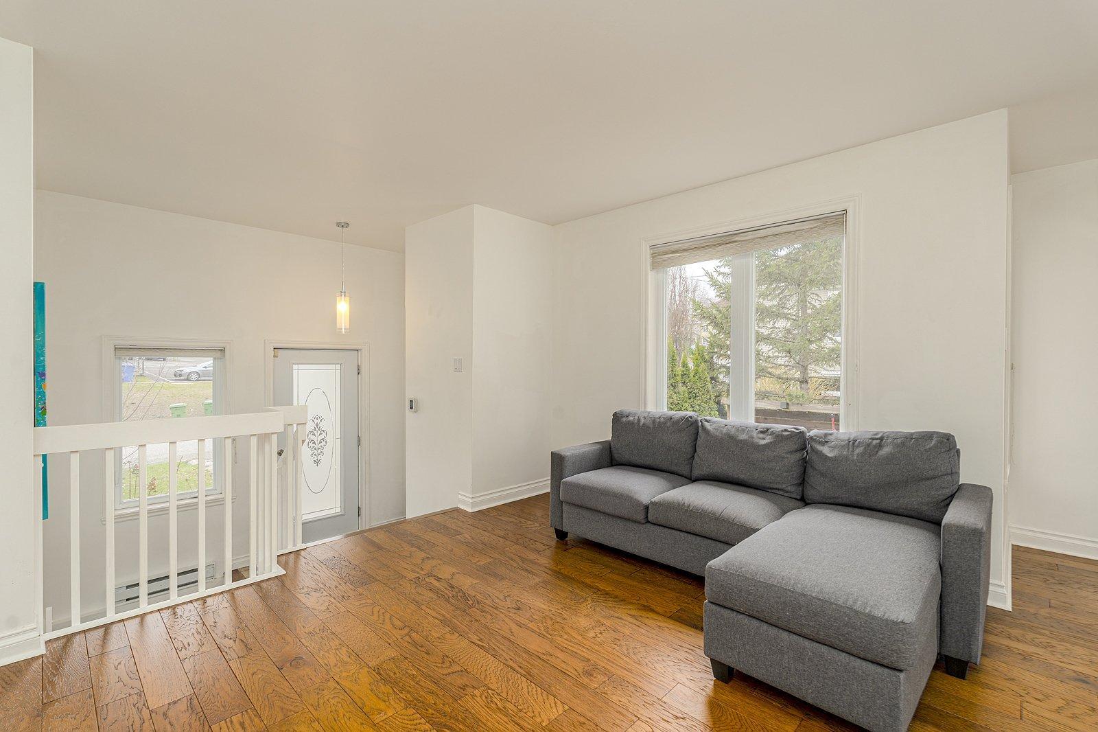 









417


Rue Langlois

,
Magog,




QC
J1X3K5

