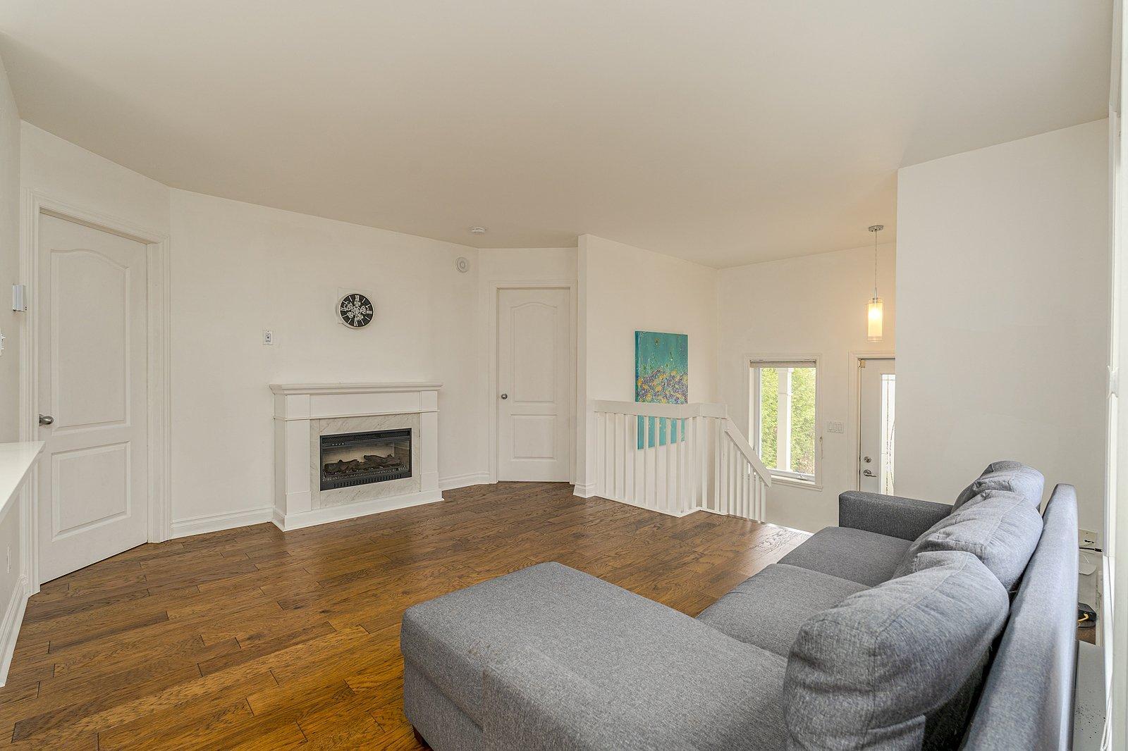 









417


Rue Langlois

,
Magog,




QC
J1X3K5

