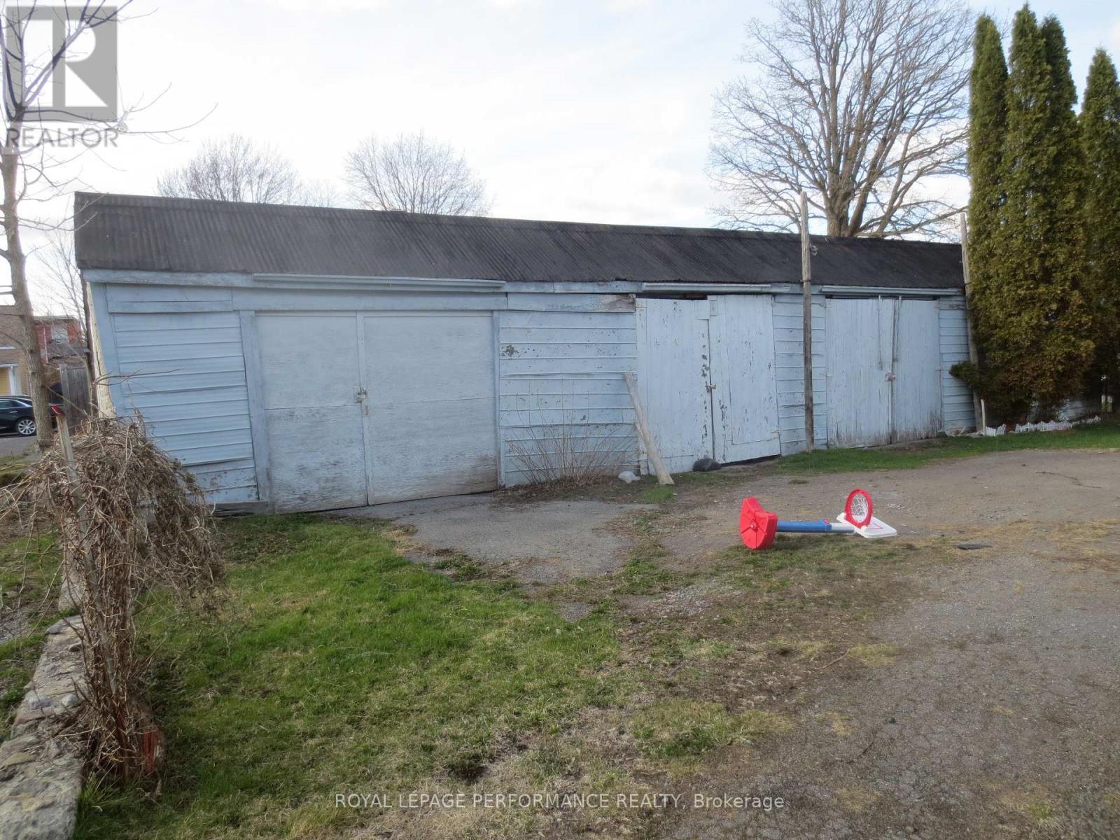 












11-13 CENTER STREET

,
North Glengarry,




Ontario
K0C1A0

