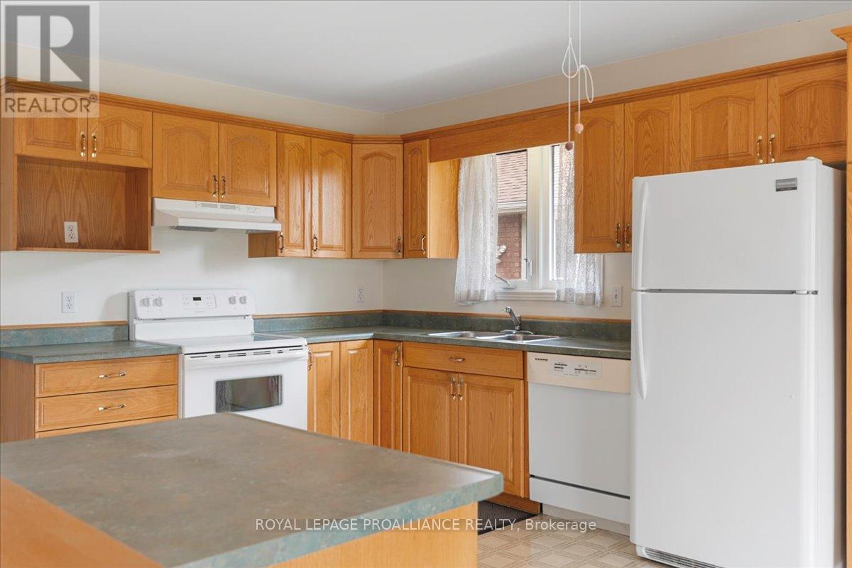 












13 HICKORY GROVE

,
Belleville (Belleville Ward),




Ontario
K8N5X6

