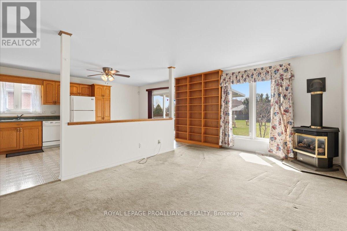 












13 HICKORY GROVE

,
Belleville (Belleville Ward),




Ontario
K8N5X6

